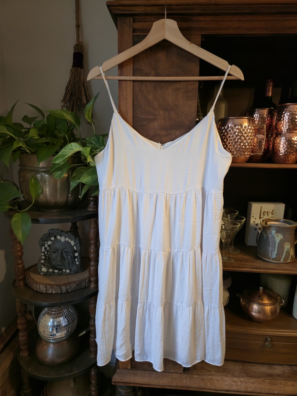 NAKED ZEBRA White V-Neck Spaghetti Strap Tiered Knee Length Dress, Med